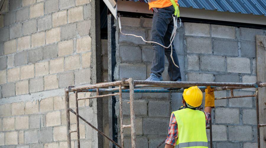 Professional gutter cleaning in Masonville, IA